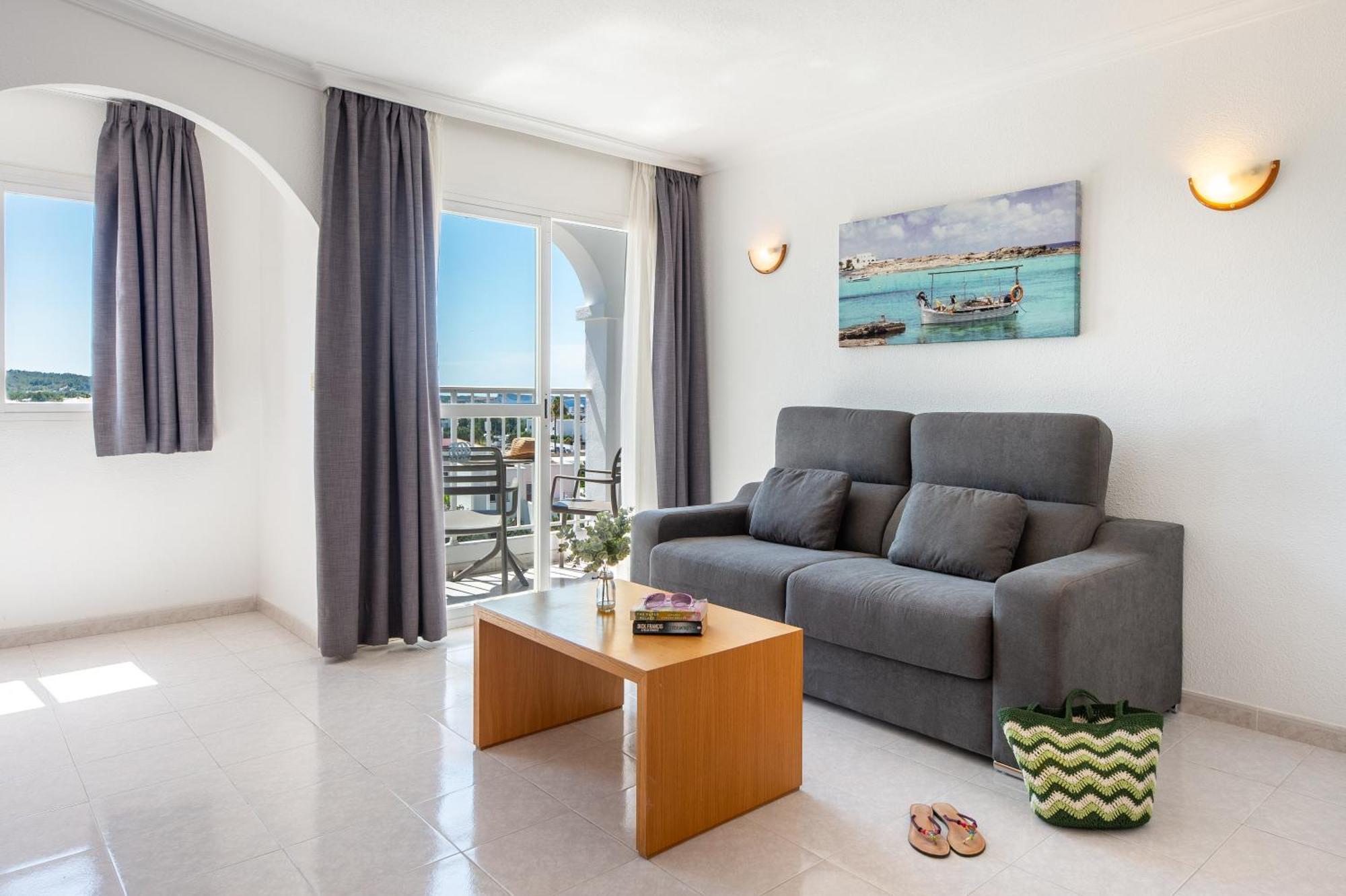 Hotel Apartamentos Vibra San Marino Sant Antoni de Portmany Dış mekan fotoğraf